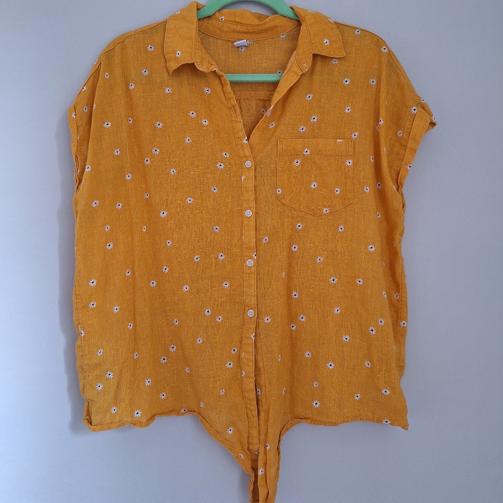 Old Navy Tie-Hem Top Daisy Print Mustard Yellow Button Front